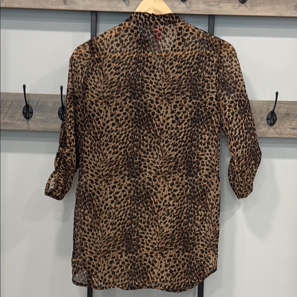 Chic Leopard Print Blouse - image 8